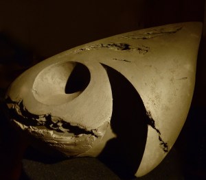 The Edge,43 cmm L x 25 cm H x 24 cm D