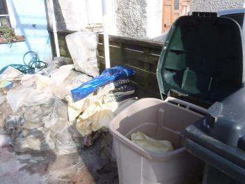 425991_255360004548537_1084689641_n