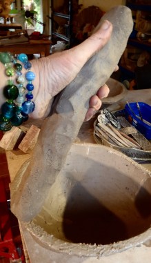 Using 2 hands gently squeeze your coil until it is 2 or 3 cm thick. Do NOT roll your coil.