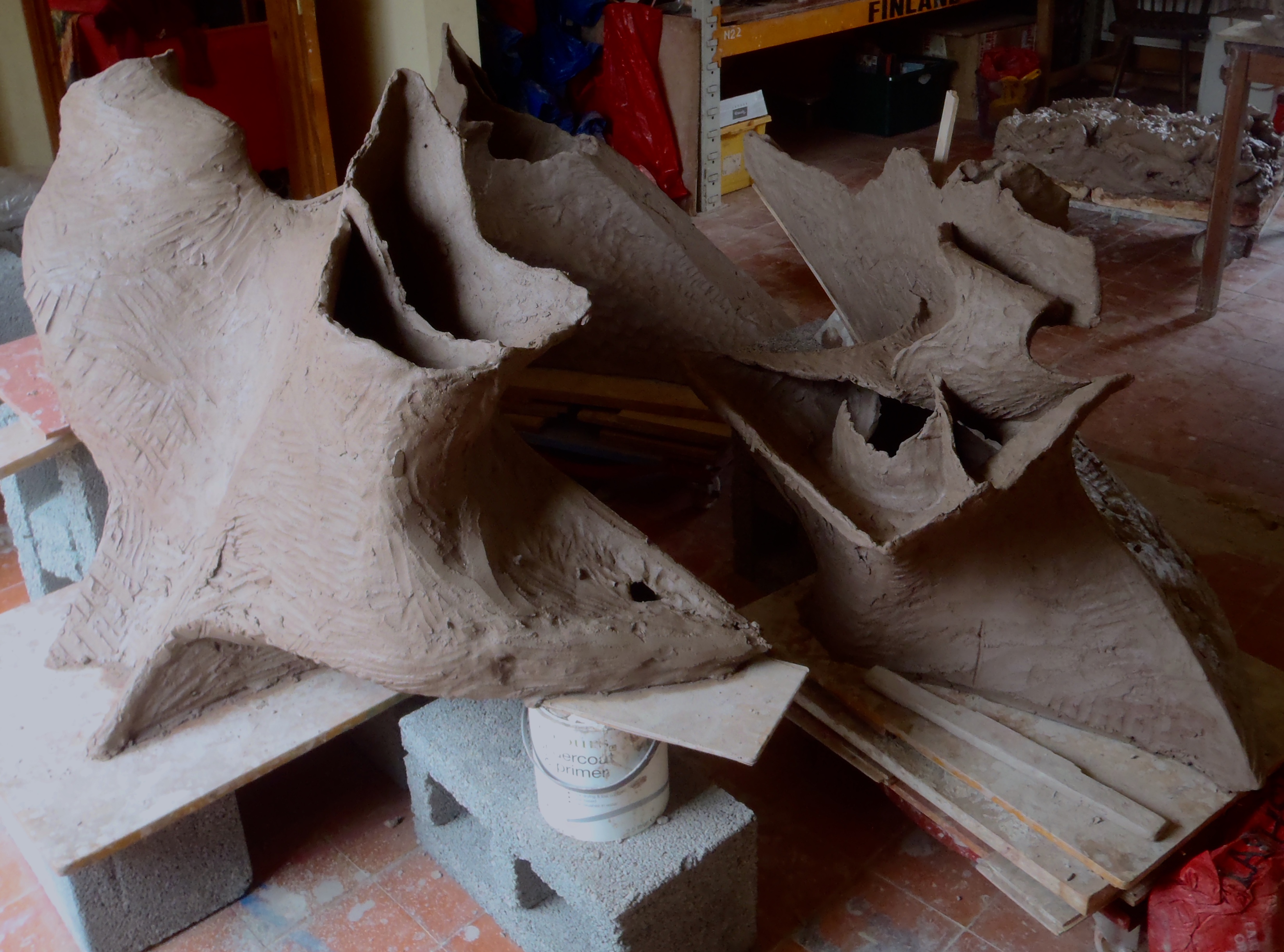 The lines of the supports can be distracting.