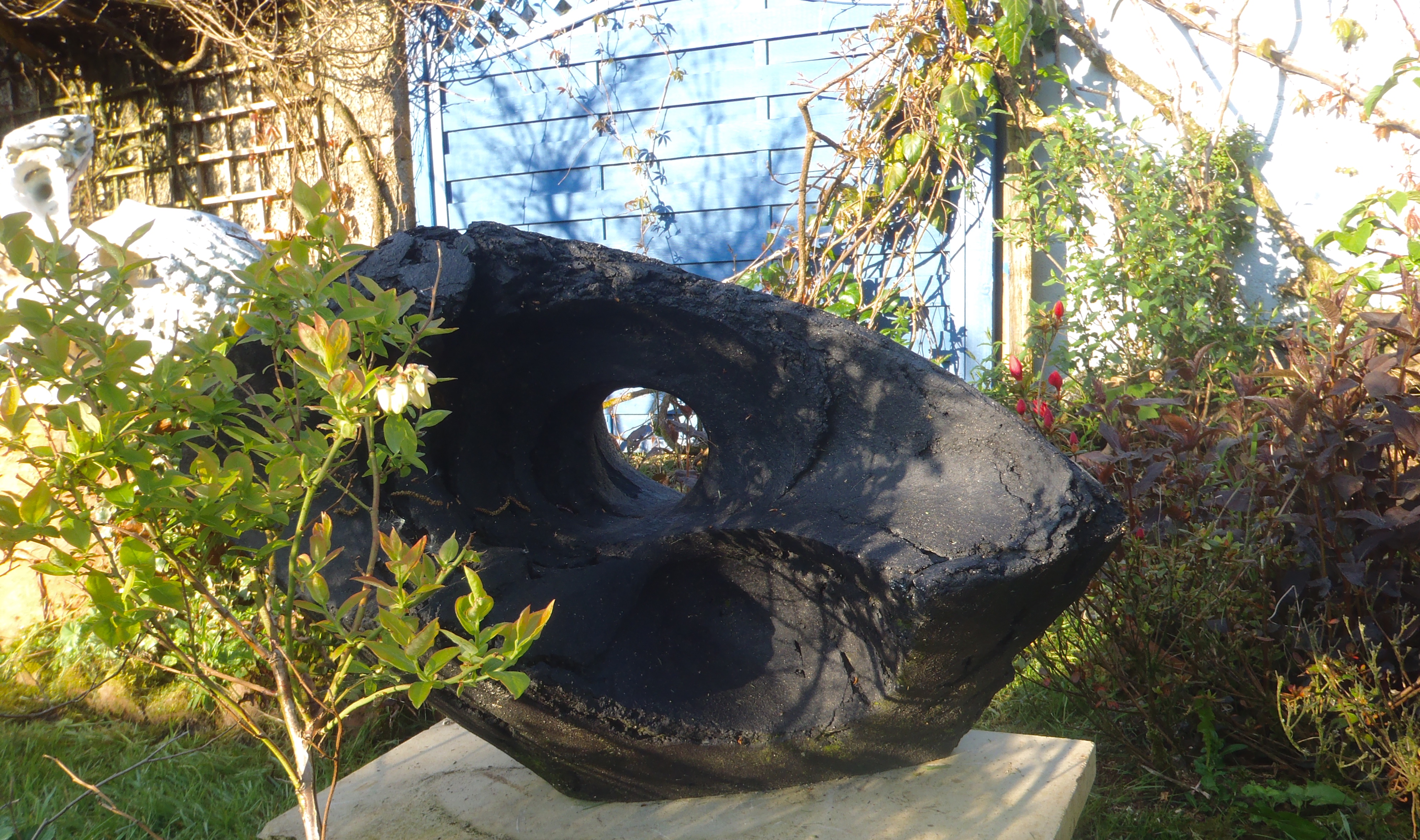 The Edge XII, 71.5cm L x 46.5cm H x 40cm D.